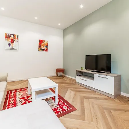 Naomi's Flat - Metro Mirti Apartman